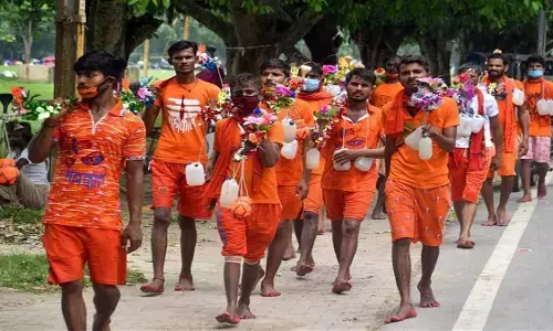 UP News : 10 फीट से ऊंची कांवड़ पर रोक, 789 शिवालयों में होगा जलाभिषेक; सुरक्षा के कड़े इंतजाम UP News : 10 फीट से ऊंची कांवड़ पर रोक, 789 शिवालयों में होगा जलाभिषेक; सुरक्षा के कड़े इंतजाम