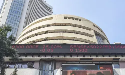 Share Market: शेयर बाजार में जबरदस्त मजबूती, सेंसेक्स 965 अंक उछला, जानिए निफ़्टी का हाल Share Market: शेयर बाजार में जबरदस्त मजबूती, सेंसेक्स 965 अंक उछला, जानिए निफ़्टी का हाल