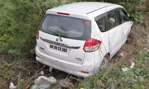 MP Accident : तेज रफ्तार अर्टिगा ने बाइक को मारी टक्कर, एक ही परिवार के 3 लोगों की मौत