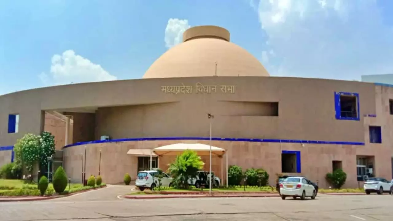 MP Assembly Monsoon Session: एमपी विधानसभा के मानसून सत्र में UCC बिल पास, हंगामे के चलते सदन की कार्यवाही स्थगित MP Assembly Monsoon Session: एमपी विधानसभा के मानसून सत्र में UCC बिल पास, हंगामे के चलते सदन की कार्यवाही स्थगित
