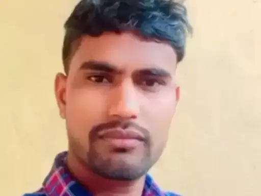 Bihar News : शुगर मिल में काम करने के दौरान 30 फीट ऊंचाई से गिरा मजदूर, अस्पताल पहुंचने से पहले हुई मौत Bihar News : शुगर मिल में काम करने के दौरान 30 फीट ऊंचाई से गिरा मजदूर, अस्पताल पहुंचने से पहले हुई मौत