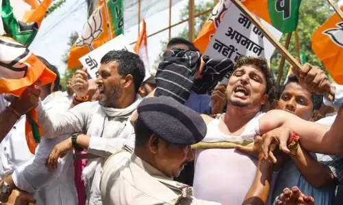 BJP Protest Against Rahul Gandhi: राहुल गांधी के पीएम आवास घेराव पर भड़की बीजेपी, आज देशभर में प्रदर्शन, कांग्रेस दफ्तरों का घेराव करेंगे कार्यकर्ता BJP Protest Against Rahul Gandhi: राहुल गांधी के पीएम आवास घेराव पर भड़की बीजेपी, आज देशभर में प्रदर्शन, कांग्रेस दफ्तरों का घेराव करेंगे कार्यकर्ता