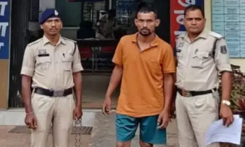CG News : दो जेलों से भागा शातिर आखिर पुलिस के शिकंजे में फंसा, 4 महीने बाद नारायणपुर से दबोचा गया फरार बंदी CG News : दो जेलों से भागा शातिर आखिर पुलिस के शिकंजे में फंसा, 4 महीने बाद नारायणपुर से दबोचा गया फरार बंदी