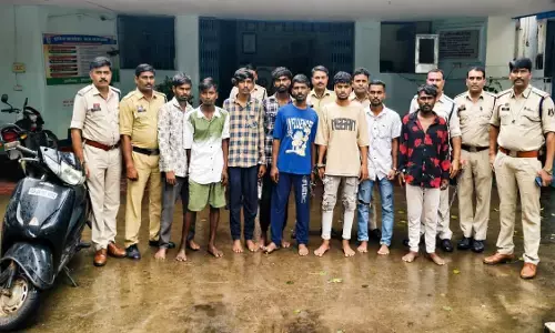 CG Crime : लूटकांड का पर्दाफाश, अंतरराज्यीय गैंग के 8 बदमाश गिरफ्तार, स्कूटी-मोबाइल समेत कार जब्त