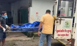 CG Crime News: घरेलू विवाद का खौफनाक अंजाम, पत्नी की हत्या कर शव के किए दो टुकड़े, बदबू से हुआ खुलासा