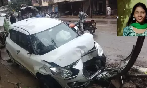 CG Accident : शादी की खुशियां बदलीं मातम में, तेज रफ्तार कार बिजली के खंभे से टकराई, इंजीनियरिंग छात्रा की मौत, 5 घायल CG Accident : शादी की खुशियां बदलीं मातम में, तेज रफ्तार कार बिजली के खंभे से टकराई, इंजीनियरिंग छात्रा की मौत, 5 घायल