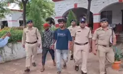 MP Crime News : वाहन चेकिंग में बड़ा खुलासा, 4 देसी पिस्टल और 3 मैगजीन के साथ दो तस्कर गिरफ्तार MP Crime News : वाहन चेकिंग में बड़ा खुलासा, 4 देसी पिस्टल और 3 मैगजीन के साथ दो तस्कर गिरफ्तार