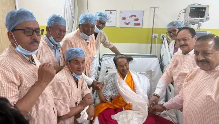 Sonam Wangchuk Hunger Strike: 26 दिन बाद सोनम वांगचुक ने तोड़ा अनशन, JP नड्डा-जितेंद्र सिंह से मुलाकात के बाद लिया फैसला, सरकार ने मानी की शर्त? Sonam Wangchuk Hunger Strike: 26 दिन बाद सोनम वांगचुक ने तोड़ा अनशन, JP नड्डा-जितेंद्र सिंह से मुलाकात के बाद लिया फैसला, सरकार ने मानी की शर्त?