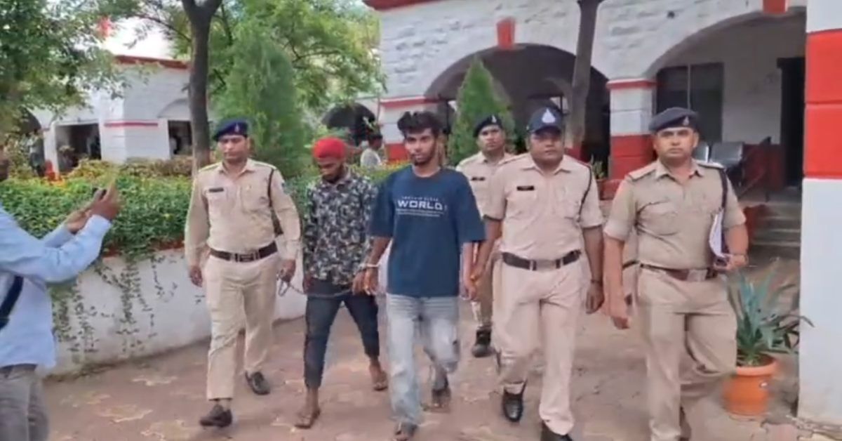 MP Crime News : वाहन चेकिंग में बड़ा खुलासा, 4 देसी पिस्टल और 3 मैगजीन के साथ दो तस्कर गिरफ्तार