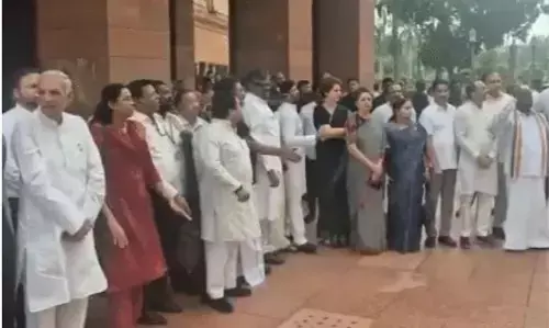 NEET paper leak case: पीएम सदन में आकर बयान दें, तभी उनको बातों को सही मानेंगे : खड़गे, विपक्ष का संसद के बाहर नारेबाजी, थोड़ी देर में कैबिनेट बैठक