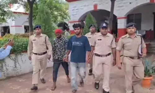MP Crime News : वाहन चेकिंग में बड़ा खुलासा, 4 देसी पिस्टल और 3 मैगजीन के साथ दो तस्कर गिरफ्तार