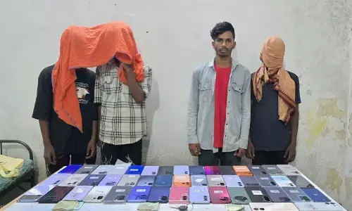 CG Crime News : 18.75 लाख की मोबाइल चोरी का खुलासा, CCTV से चंद घंटों में 4 आरोपी गिरफ्तार, 47 मोबाइल बरामद