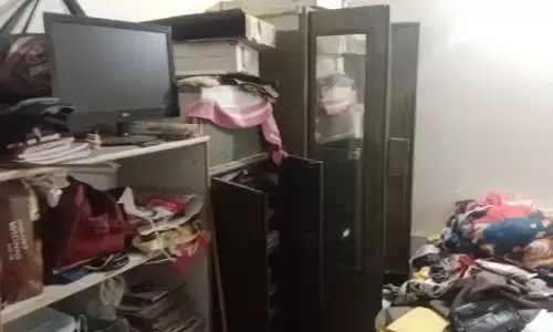 CG Crime News : तीर्थ यात्रा पर गया परिवार, पीछे से सूने बंगले में सेंध, 5 करोड़ की चोरी की आशंका से हड़कंप CG Crime News : तीर्थ यात्रा पर गया परिवार, पीछे से सूने बंगले में सेंध, 5 करोड़ की चोरी की आशंका से हड़कंप