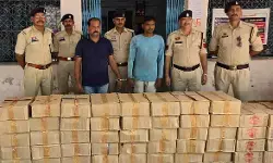 CG Crime : शराब माफियाओं पर पुलिस का बड़ा वार, 53 पेटी अवैध शराब के साथ दो तस्कर गिरफ्तार