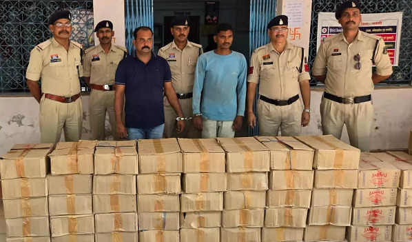CG Crime : शराब माफियाओं पर पुलिस का बड़ा वार, 53 पेटी अवैध शराब के साथ दो तस्कर गिरफ्तार