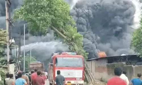 CG Breaking : कोरबा की कोल पिच कार्बन फैक्ट्री में आग लगी, मौके पर पहुंची दमकल की गाड़ियां