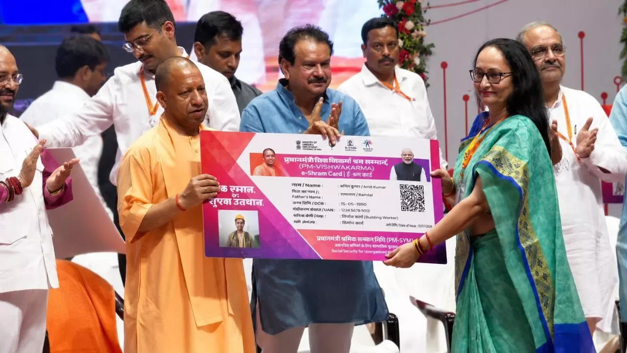 UP News: योगी सरकार की बड़ी सौगात, 7.50 लाख शिक्षकों और उनके परिवारों को मिलेगा 5 लाख तक कैशलेस इलाज UP News: योगी सरकार की बड़ी सौगात, 7.50 लाख शिक्षकों और उनके परिवारों को मिलेगा 5 लाख तक कैशलेस इलाज