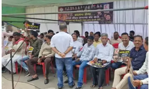 Raipur City News: स्मार्ट मीटर के विरोध में राजीव चौक पर कांग्रेस का धरना, पुराने मीटर लगाने और बढ़े बिजली बिल सुधारने की मांग