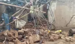 CG News : आंधी-तूफान में ढहा कच्चा मकान, मलबे में दबकर युवक की मौत, पत्नी और मां घायल CG News : आंधी-तूफान में ढहा कच्चा मकान, मलबे में दबकर युवक की मौत, पत्नी और मां घायल