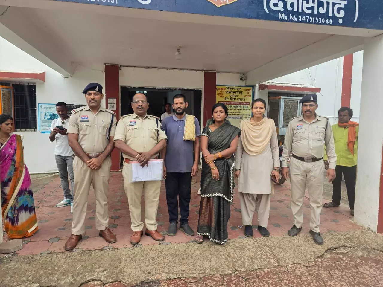 CG Crime : नौकरी के नाम पर 1.5 लाख की ठगी, पैसे मांगने पर रेप केस में फंसाने की धमकी, युवक की मौत के बाद मामा-मामी गिरफ्तार CG Crime : नौकरी के नाम पर 1.5 लाख की ठगी, पैसे मांगने पर रेप केस में फंसाने की धमकी, युवक की मौत के बाद मामा-मामी गिरफ्तार