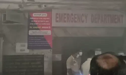 Raipur City News : मेकाहारा के इमरजेंसी वार्ड में लगी आग, धुएं से मचा हड़कंप; मरीजों को सुरक्षित निकाला गया