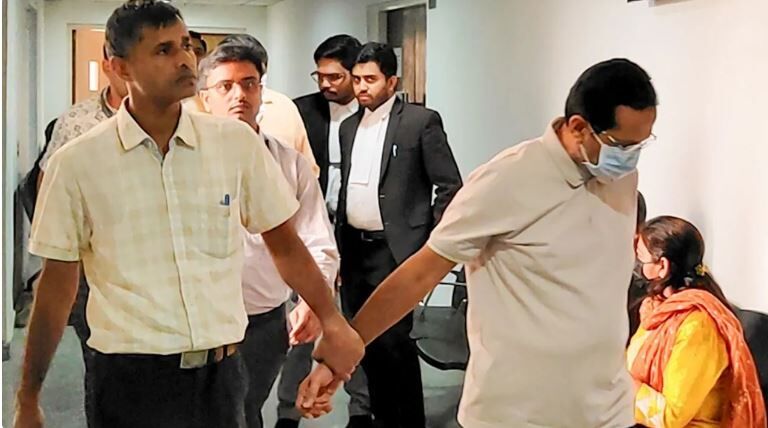 NEET-UG 2026 paper leak case: नीट यूजी 2026 पेपर लीक मामले में सीबीआई ने 360 गवाह-422 सबूतों के साथ 13 आरोपियों के खिलाफ दाखिल की चार्जशीट, फास्ट ट्रैक कोर्ट में सुनवाई आज
