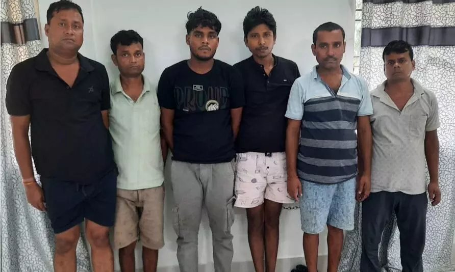 34035-cg-crime-inter-state-paper-gang-arrested-train-luggage-theft-jewelry-bilaspur-rpf cg crime: ट्रेन में यात्रियों का सामन चोरी करने वाले अंतरराज्यीय पेपर गैंग के 6 आरोपी गिरफ्तार, टिटलागढ़ पैसेंजर से 2.74 लाख के गहने चोरी करने वाले गिरोह का खुलासा