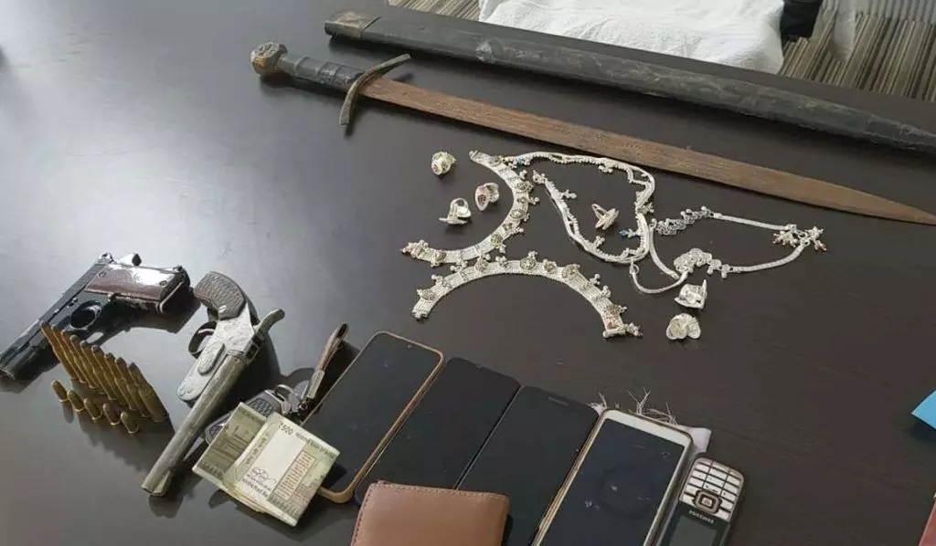 34082-image-67-5-1024x598 CG Robbery Case : AI और 1000 CCTV फुटेज ने दिलाई सफलता, 12 लाख की ज्वेलरी लूट का मास्टरमाइंड गैंग गिरफ्तार