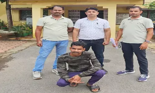 CG Cyber Crime : ऑनलाइन गेम की लत में आरक्षक बना साइबर ठग, साथी पुलिसकर्मी का मोबाइल चुराकर खाते से उड़ाए 4.87 लाख CG Cyber Crime : ऑनलाइन गेम की लत में आरक्षक बना साइबर ठग, साथी पुलिसकर्मी का मोबाइल चुराकर खाते से उड़ाए 4.87 लाख