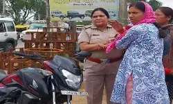 Jharkhand News : 50 हजार की पहली किस्त बनी गिरफ्तारी की वजह, महिला थाना प्रभारी को ACB ने रंगे हाथ दबोचा Jharkhand News : 50 हजार की पहली किस्त बनी गिरफ्तारी की वजह, महिला थाना प्रभारी को ACB ने रंगे हाथ दबोचा