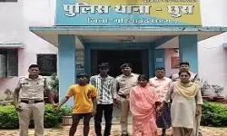 CG Crime : अवैध शराब पर कार्रवाई करने पहुंची पुलिस टीम पर हमला, महिला और नाबालिग समेत 6 गिरफ्तार