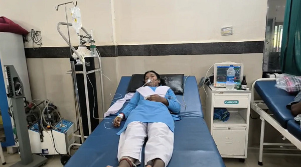CG News : स्कूल में एक के बाद एक बेहोश हुईं 5 छात्राएं, मची अफरा-तफरी, एक की हालत गंभीर