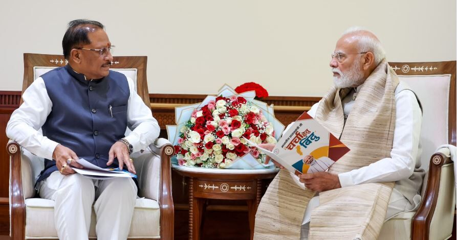 cm-vishnudev-meets-pm-modi: पीएम मोदी से मिले मुख्यमंत्री विष्णुदेव साय, बस्तर विकास का रखा रोडमैप, यूरिया प्लांट, आयुर्वेद संस्थान और 461 गांवों में स्थायी बिजली के लिए केंद्र से मांगा सहयोग