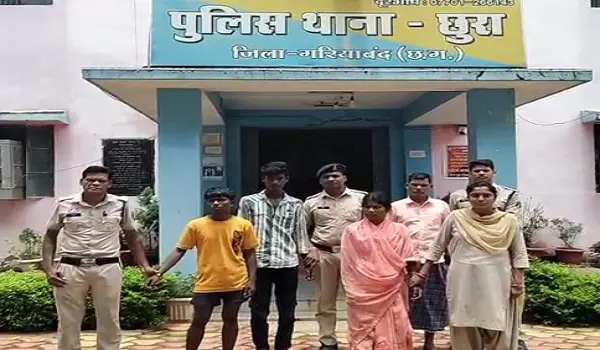 CG Crime : अवैध शराब पर कार्रवाई करने पहुंची पुलिस टीम पर हमला, महिला और नाबालिग समेत 6 गिरफ्तार CG Crime : अवैध शराब पर कार्रवाई करने पहुंची पुलिस टीम पर हमला, महिला और नाबालिग समेत 6 गिरफ्तार