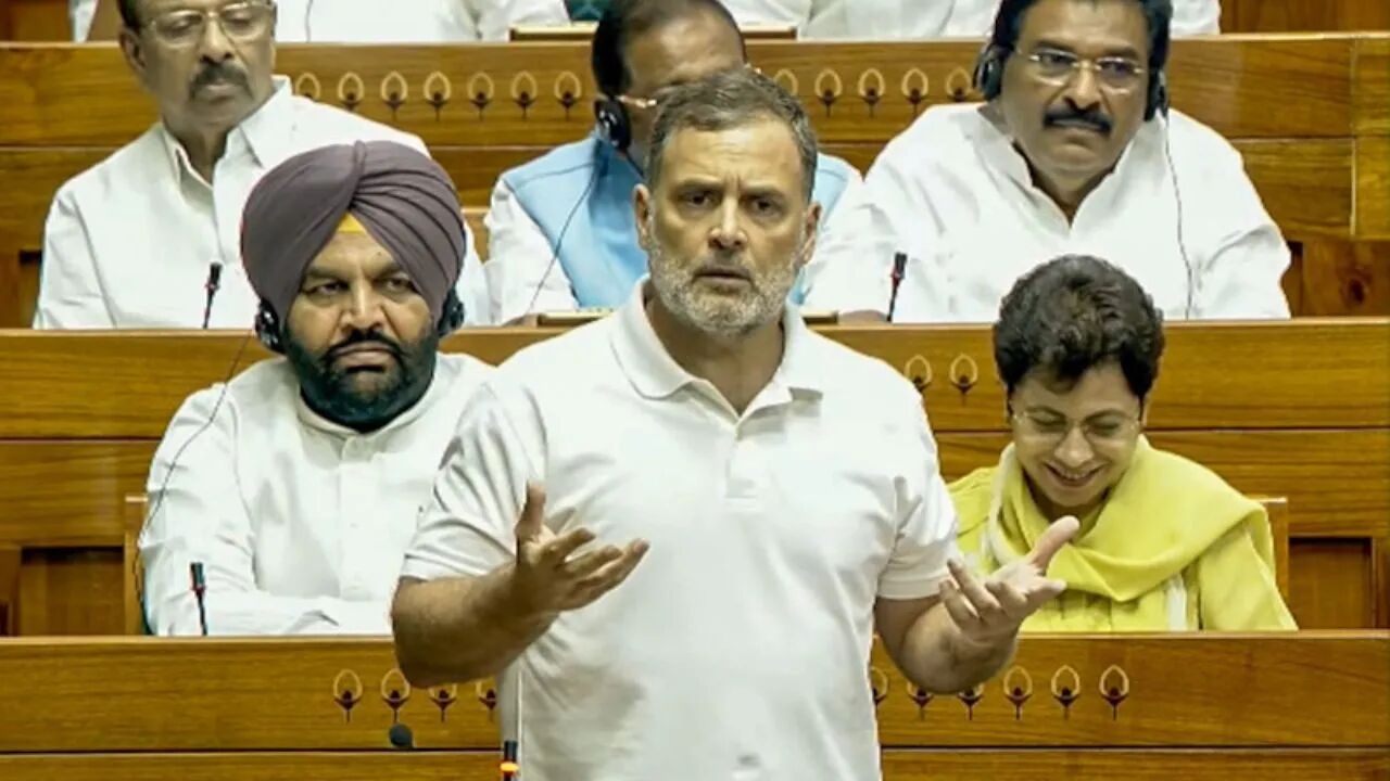 Rahul Gandhi: प्रधानमंत्री के वीडियो के बाद राहुल गांधी का पलटवार, बोले- 'छात्र नहीं, मोदी जी माफी मांगे'