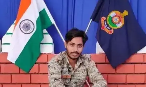Raipur Breaking : ट्रैफिक DCP के ड्राइवर आरक्षक ने जहर खाकर दी जान, पुलिस आत्महत्या के कारणों की जांच में जुटी Raipur Breaking : ट्रैफिक DCP के ड्राइवर आरक्षक ने जहर खाकर दी जान, पुलिस आत्महत्या के कारणों की जांच में जुटी