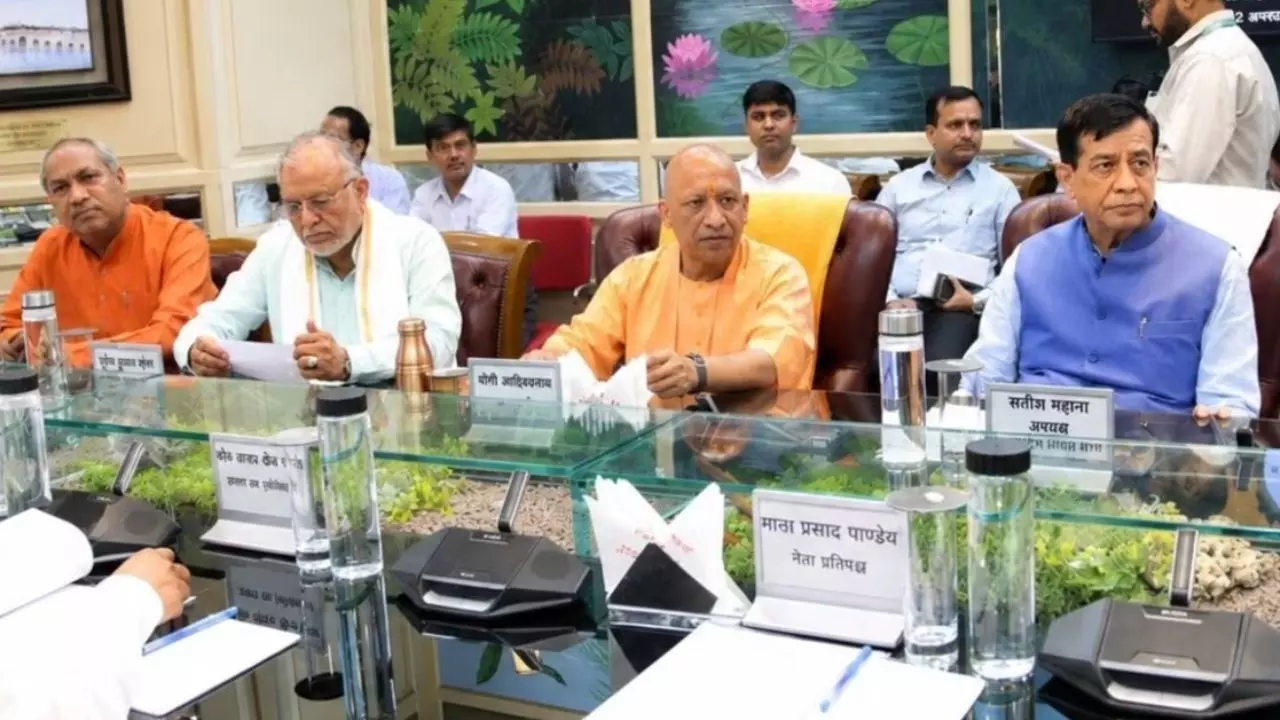 UP Assembly Monsoon Session: मानसून सत्र से पहले सर्वदलीय बैठक, CM योगी ने विपक्ष से की सदन की कार्यवाही सुचारु रखने की अपील