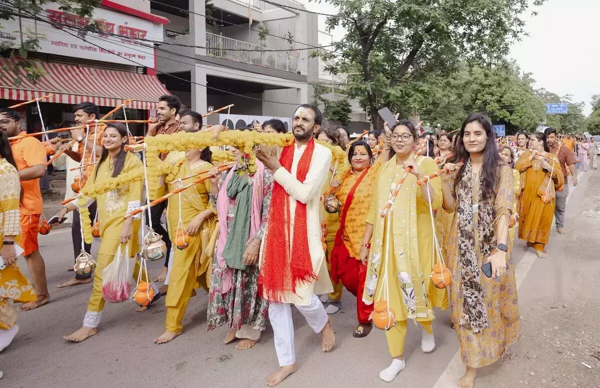 34515-kawad Raipur: 500 से अधिक शिवभक्तों की सहभागिता से अग्रवाल समाज की भव्य कांवड़ यात्रा संपन्न