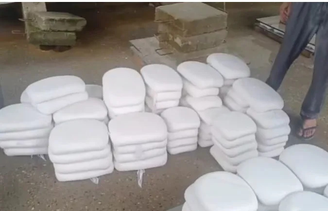 Analogue Paneer Seized: एनालॉग पनीर की बिक्री पर रोक के बाद अंबिकापुर में बड़ी कार्यवाही, राजहंस ट्रेवल्स की बस से डेढ़ क्विंटल एनालॉग पनीर बरामद