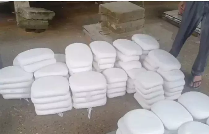 Analogue Paneer Seized: एनालॉग पनीर की बिक्री पर रोक के बाद अंबिकापुर में बड़ी कार्यवाही, राजहंस ट्रेवल्स की बस से डेढ़ क्विंटल एनालॉग पनीर बरामद