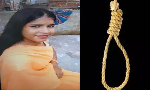 CG News : मोबाइल ठीक नहीं हुआ तो 9वीं की छात्रा ने उठाया खौफनाक कदम, परिवार में पसरा मातम CG News : मोबाइल ठीक नहीं हुआ तो 9वीं की छात्रा ने उठाया खौफनाक कदम, परिवार में पसरा मातम