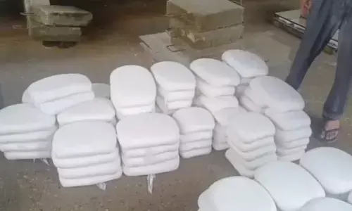 Analogue Paneer Seized: एनालॉग पनीर की बिक्री पर रोक के बाद अंबिकापुर में बड़ी कार्यवाही, राजहंस ट्रेवल्स की बस से डेढ़ क्विंटल एनालॉग पनीर बरामद Analogue Paneer Seized: एनालॉग पनीर की बिक्री पर रोक के बाद अंबिकापुर में बड़ी कार्यवाही, राजहंस ट्रेवल्स की बस से डेढ़ क्विंटल एनालॉग पनीर बरामद