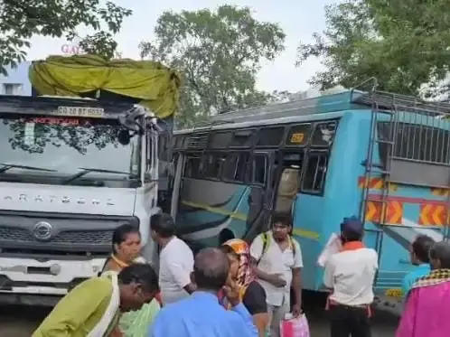 CG Accident : यात्री बस और बोलेरो वाहन में हुई टक्कर, कई घायल, दो की हालत गंभीर