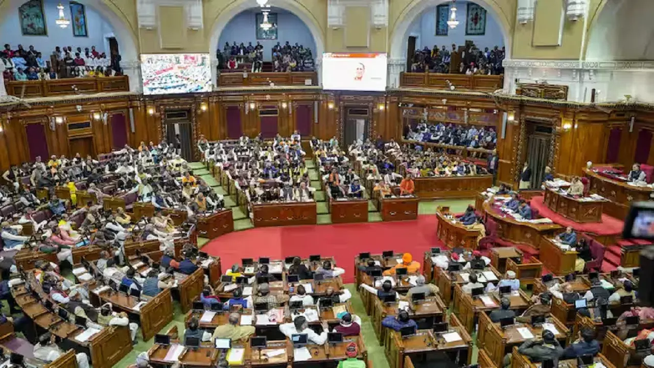 UP Assembly Monsoon Session: दिवंगत आलम बदी के श्रद्धांजलि से शुरू हुआ यूपी विधानसभा का मानसून सत्र, पहली बार सदन में गूंजा ‘वंदे मातरम्’ का पूर्ण गायन, कार्यवाही स्थगित