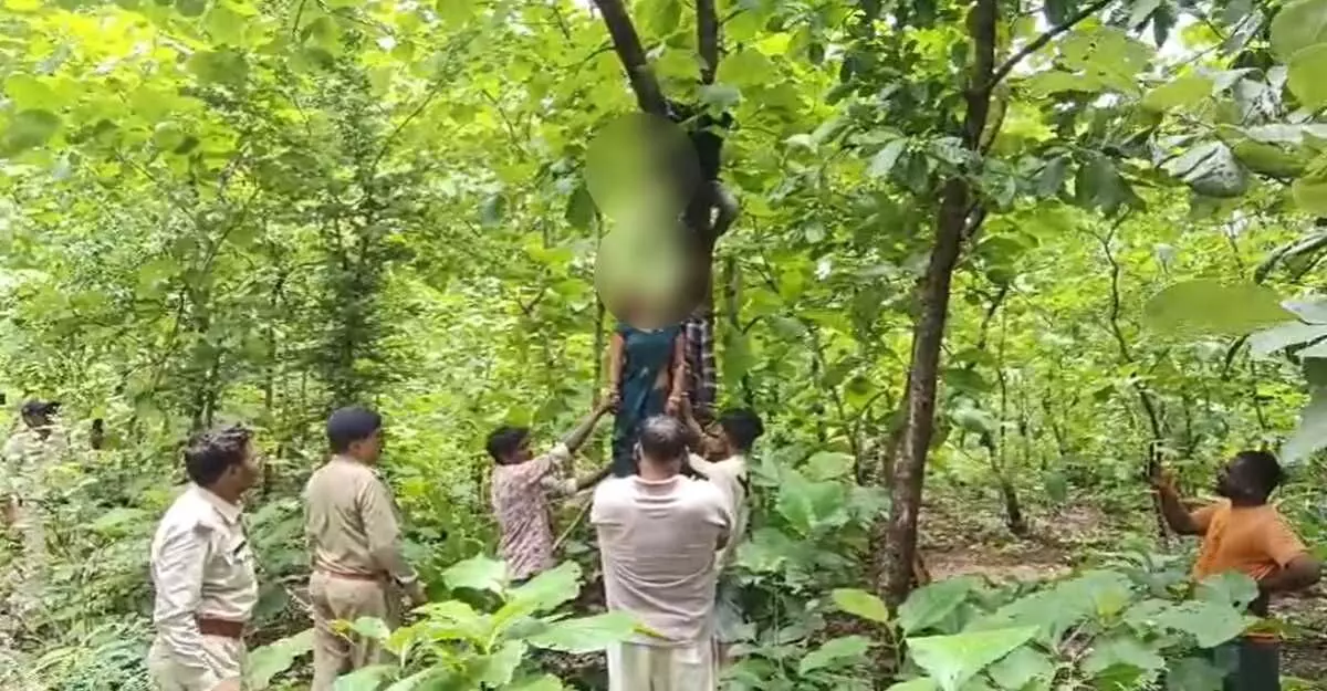 34620-image-2026-08-03t152557646 MP News : जंगल में पेड़ से लटके मिले जीजा-साली के शव, दो महीने पहले हुई थी दूसरी शादी, आत्महत्या के कारणों की जांच जारी
