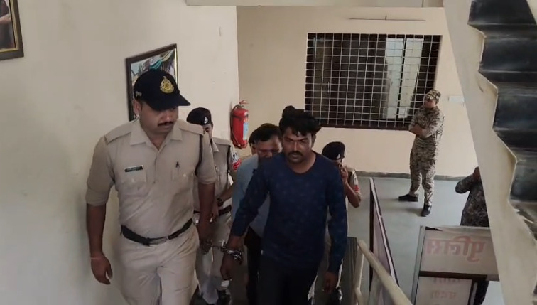 MP Crime : पानी से भरे गड्ढे में मिला शव, पुलिस ने खोला हत्या का राज, अवैध संबंध और रंजिश में रची गई थी मौत की साजिश