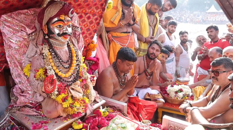 MP News : श्रावण के पहले सोमवार पर शाही सवारी: मनमहेश स्वरूप में नगर भ्रमण पर निकले बाबा महाकाल, जयघोष से गूंजा उज्जैन