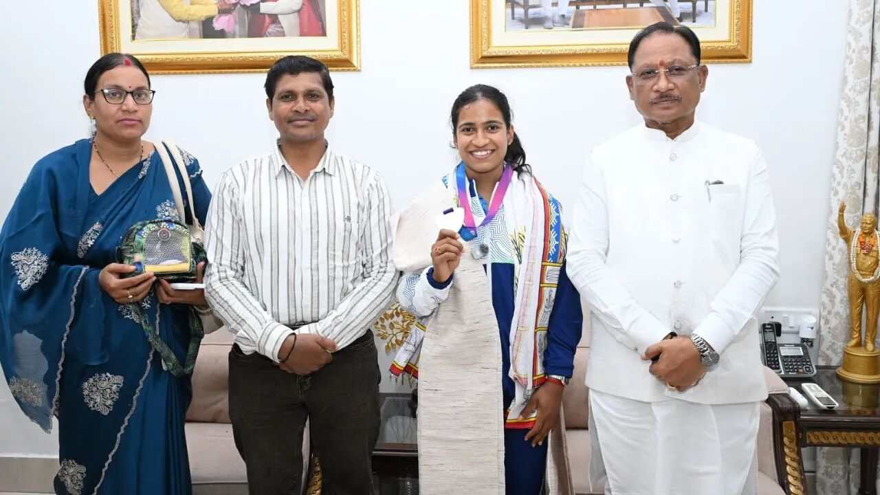 CG News : ग्लास्गो कॉमनवेल्थ में सिल्वर मेडल जीतने वाली ज्ञानेश्वरी यादव को बड़ा सम्मान, CM साय ने किया DSP पद पर प्रमोशन का ऐलान
