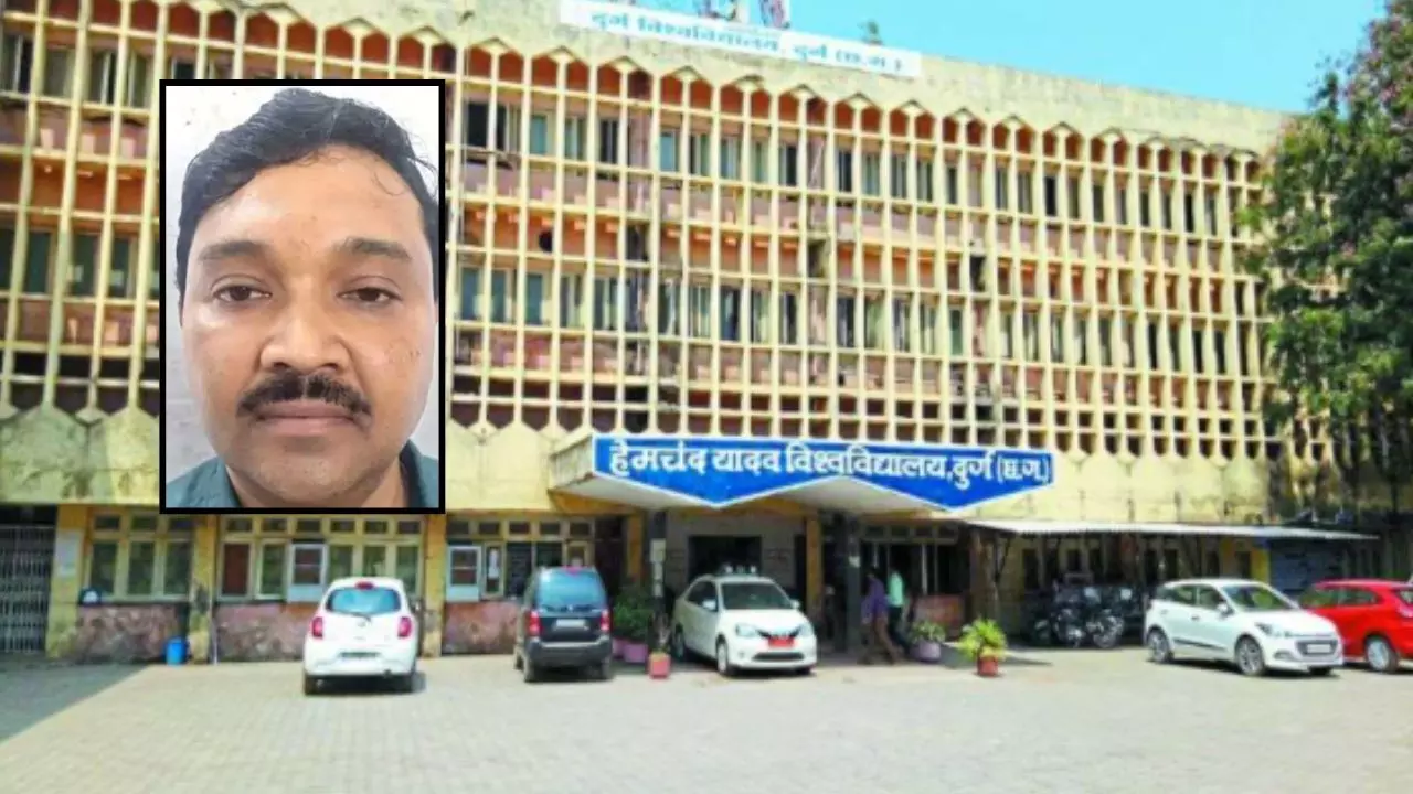 Salary scam: दुर्ग यूनिवर्सिटी के कुलसचिव गिरफ्तार, महिला कर्मचारी की सैलरी में हेराफेरी, वेतन 11,515, हाथ में मिलते थे सिर्फ 2,200 रुपए