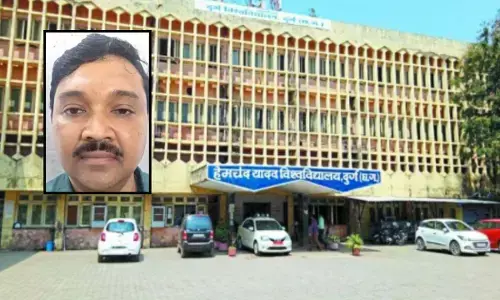 Salary scam: दुर्ग यूनिवर्सिटी के कुलसचिव गिरफ्तार, महिला कर्मचारी की सैलरी में हेराफेरी, वेतन 11,515, हाथ में मिलते थे सिर्फ 2,200 रुपए Salary scam: दुर्ग यूनिवर्सिटी के कुलसचिव गिरफ्तार, महिला कर्मचारी की सैलरी में हेराफेरी, वेतन 11,515, हाथ में मिलते थे सिर्फ 2,200 रुपए